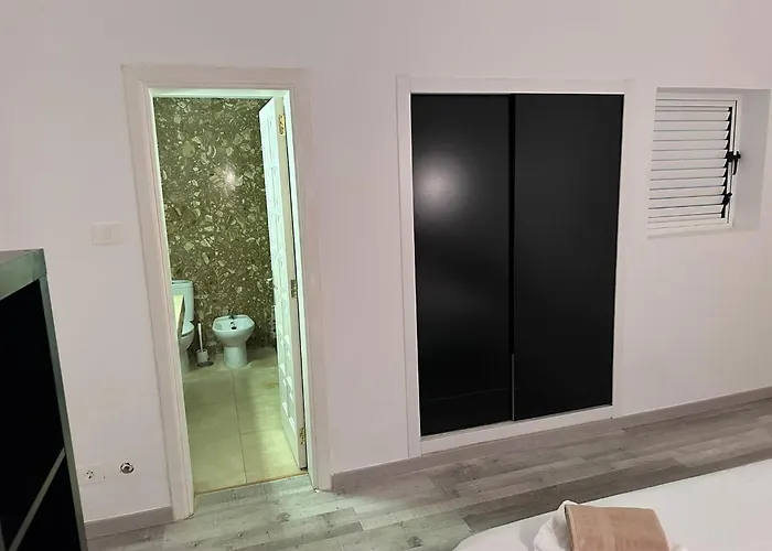 Апартаменты Island Village *