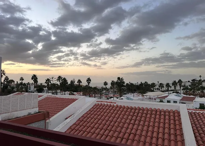 Island Village Апартаменты Адехе