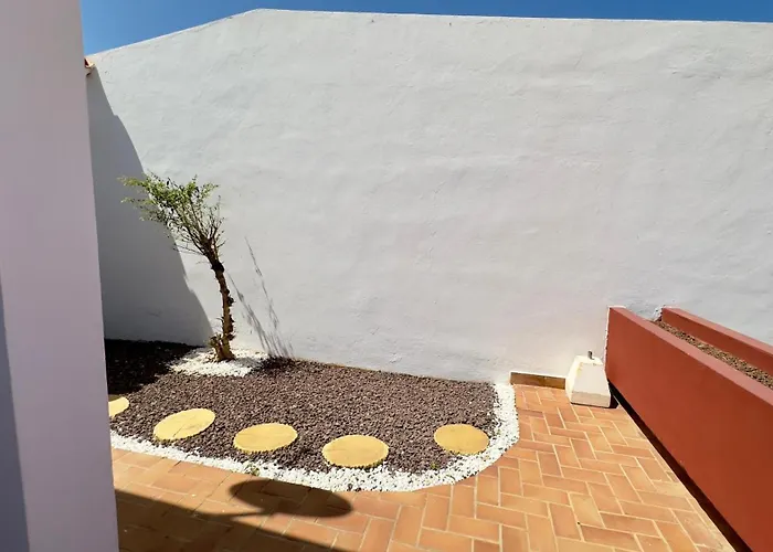 Island Village Адехе