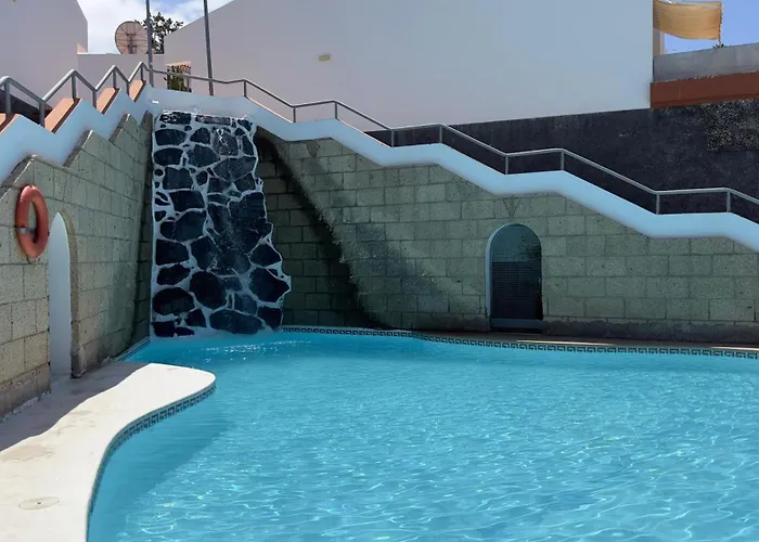 Апартаменты Island Village *