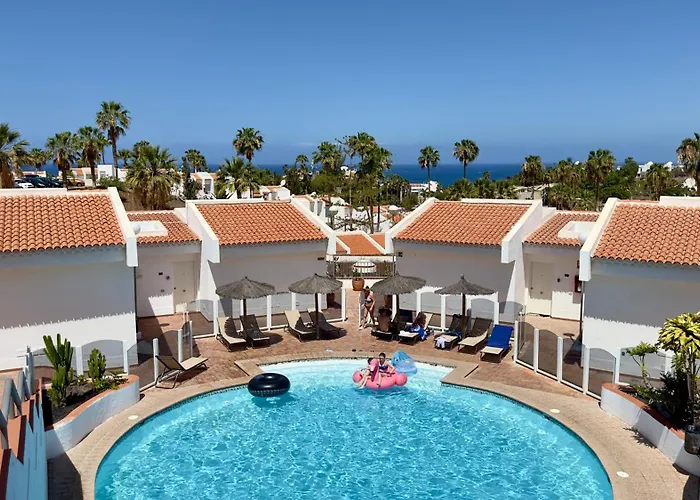 Island Village אדחה