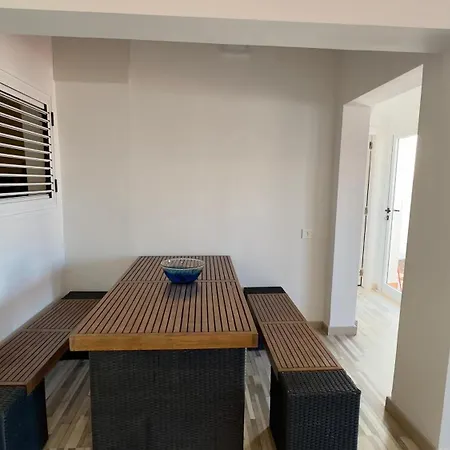 Island Village 아데제